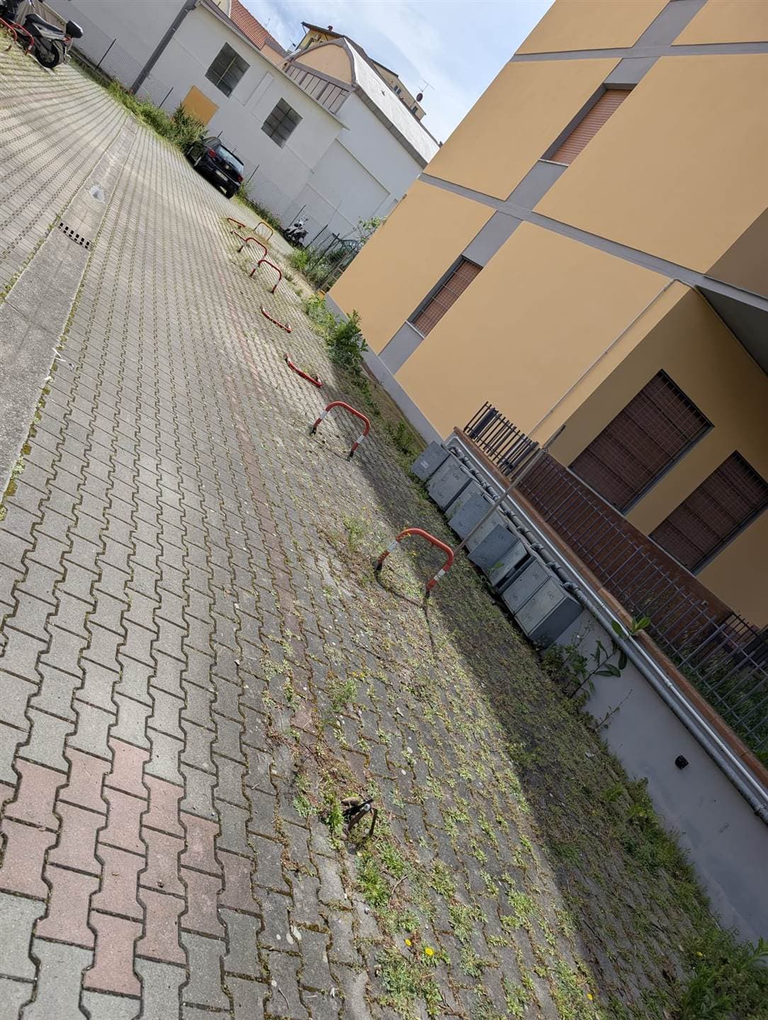 Piazza Gualfredotto, posto auto scoperto 2