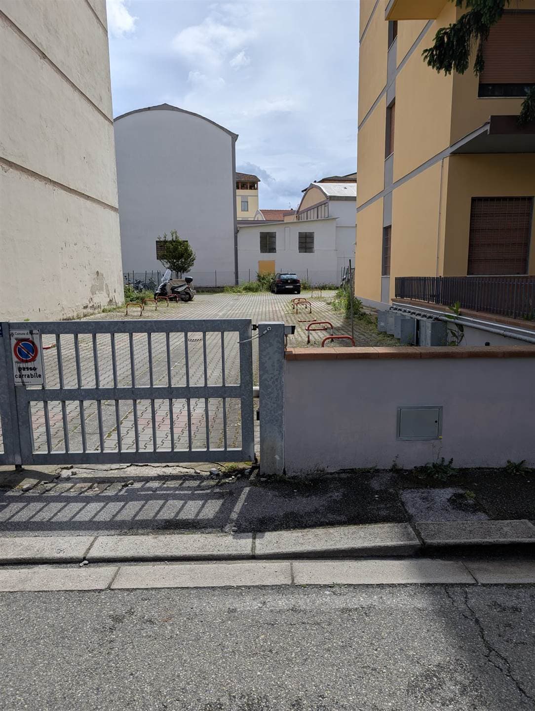 Piazza Gualfredotto, posto auto scoperto 4