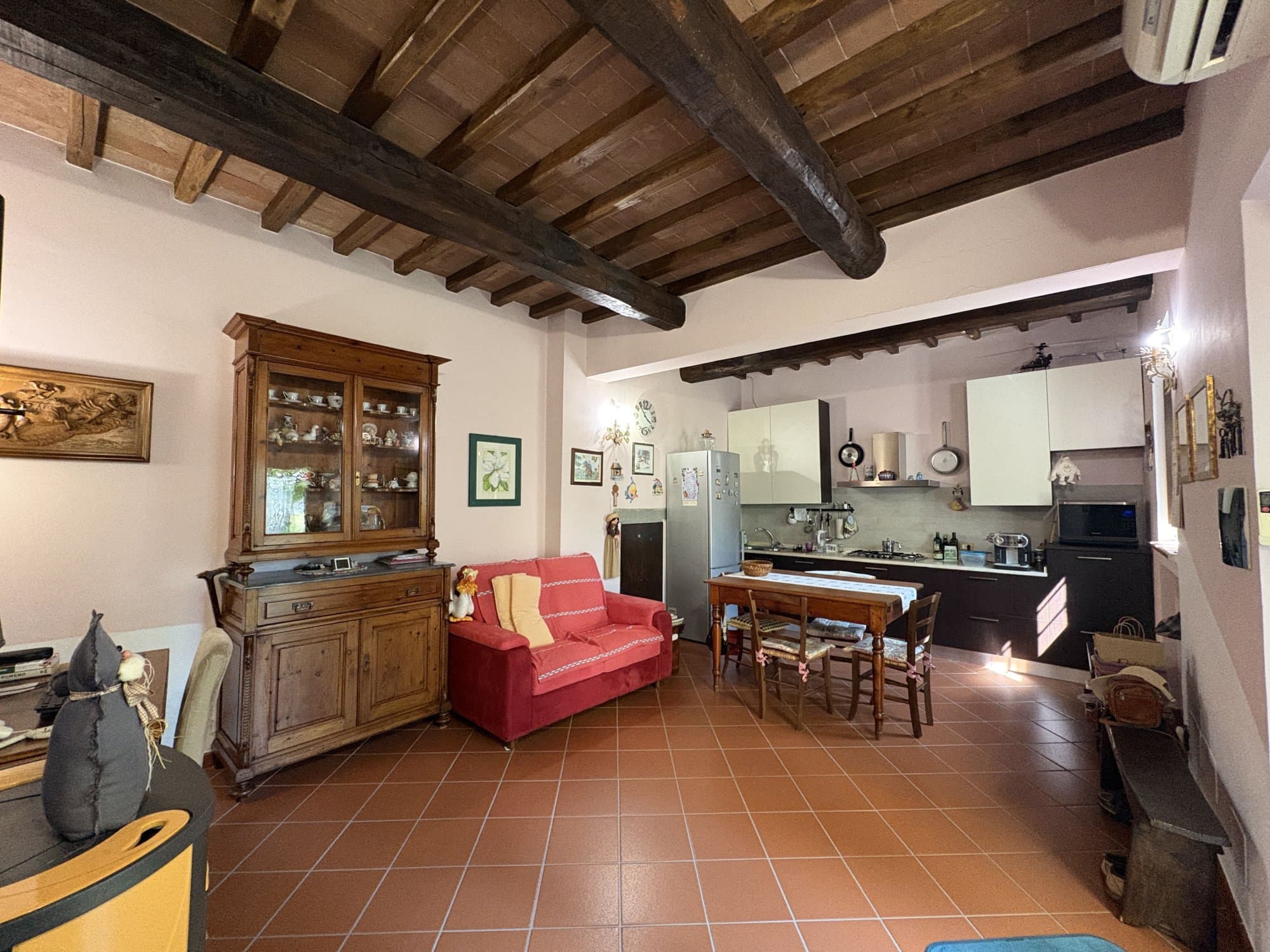 Porzione di colonica con giardino e posto auto 3