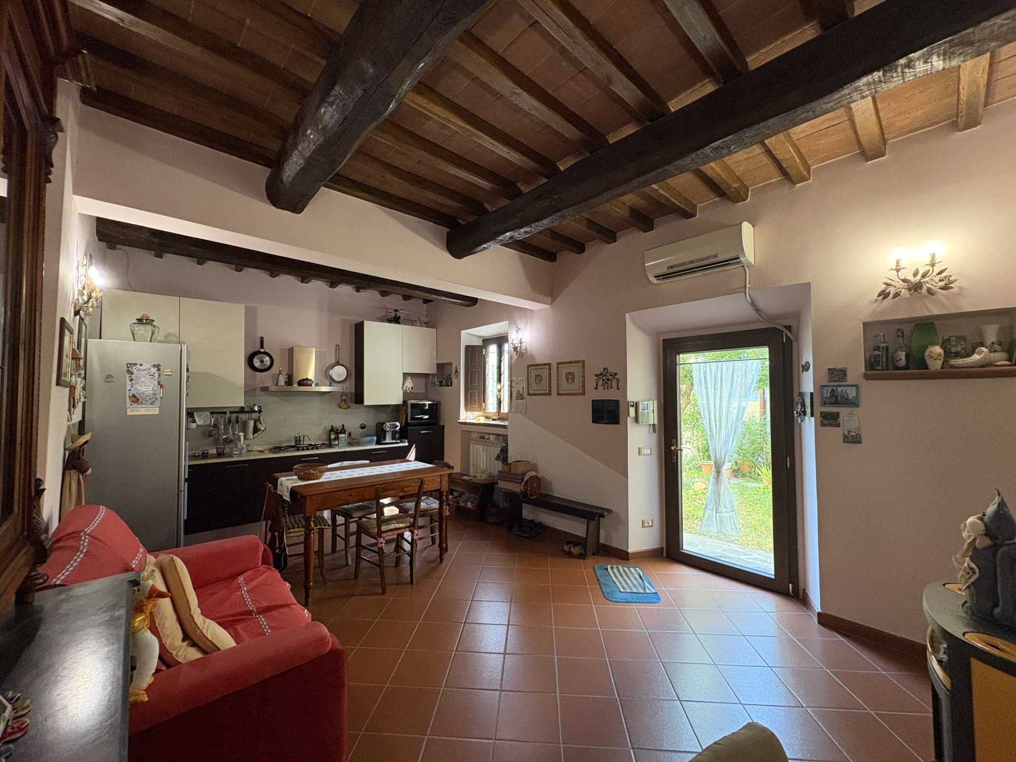 Porzione di colonica con giardino e posto auto 4