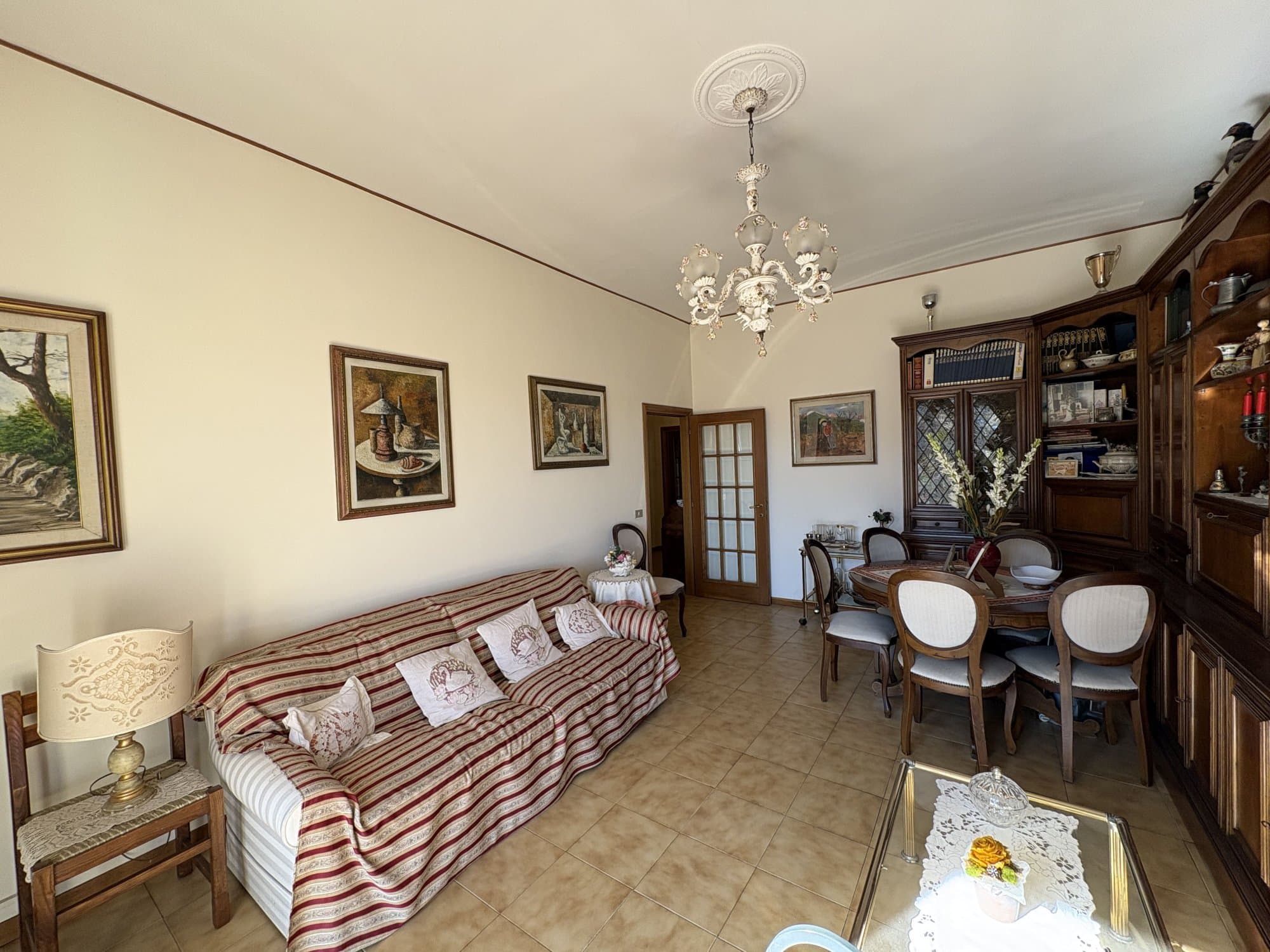 Ampio 4 vani con balcone, box auto e cantina 2