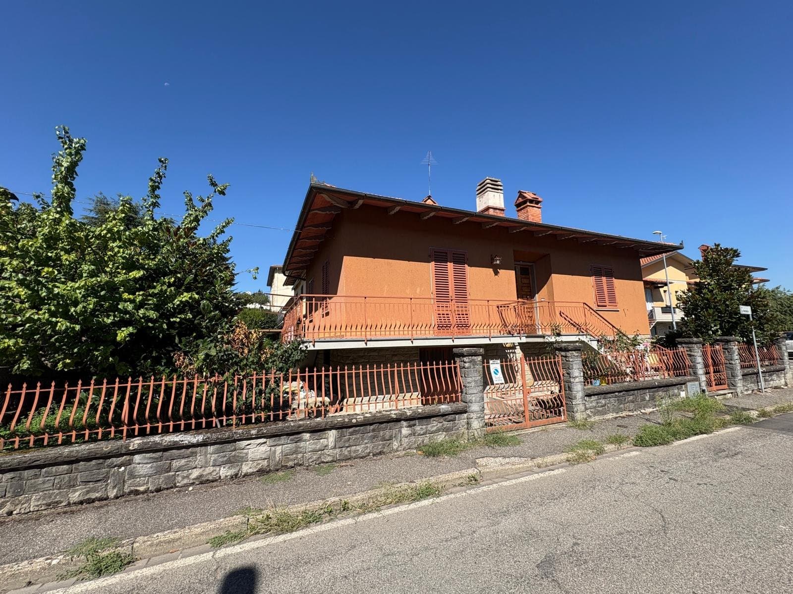 Barberino del Mugello, villetta con taverna